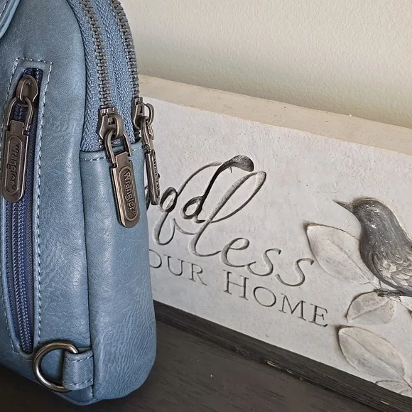 Wrangler Crossbody Bag - Picture 4 of 9